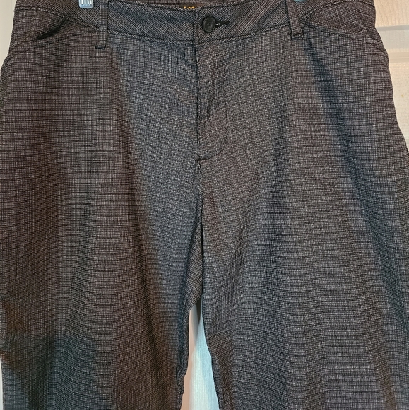 Lee Petites Woman's Relaxed Fit Straight Leg Mid-Rise Strech Pants, Size: 14P - Picture 6 of 16